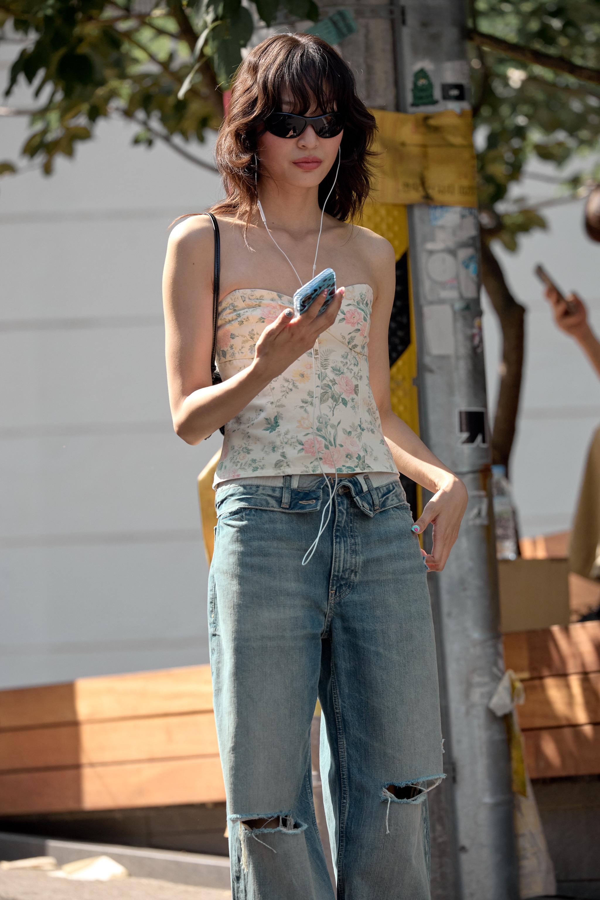 CORSET À FLEURS ET NŒUD